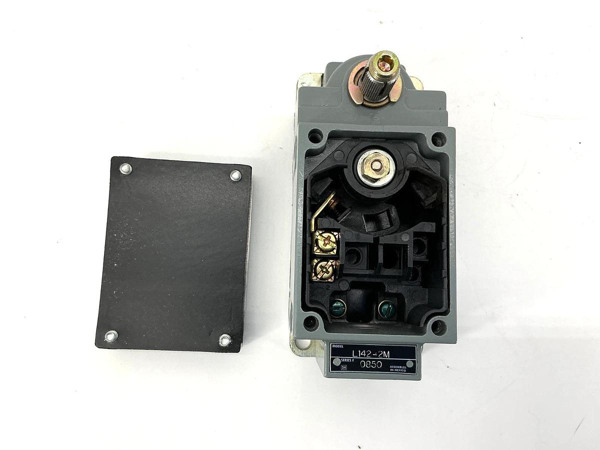 New Square D L142-2M Ser F Limit Switch RB Denison Lox-Switch 10A 600VAC L1422M