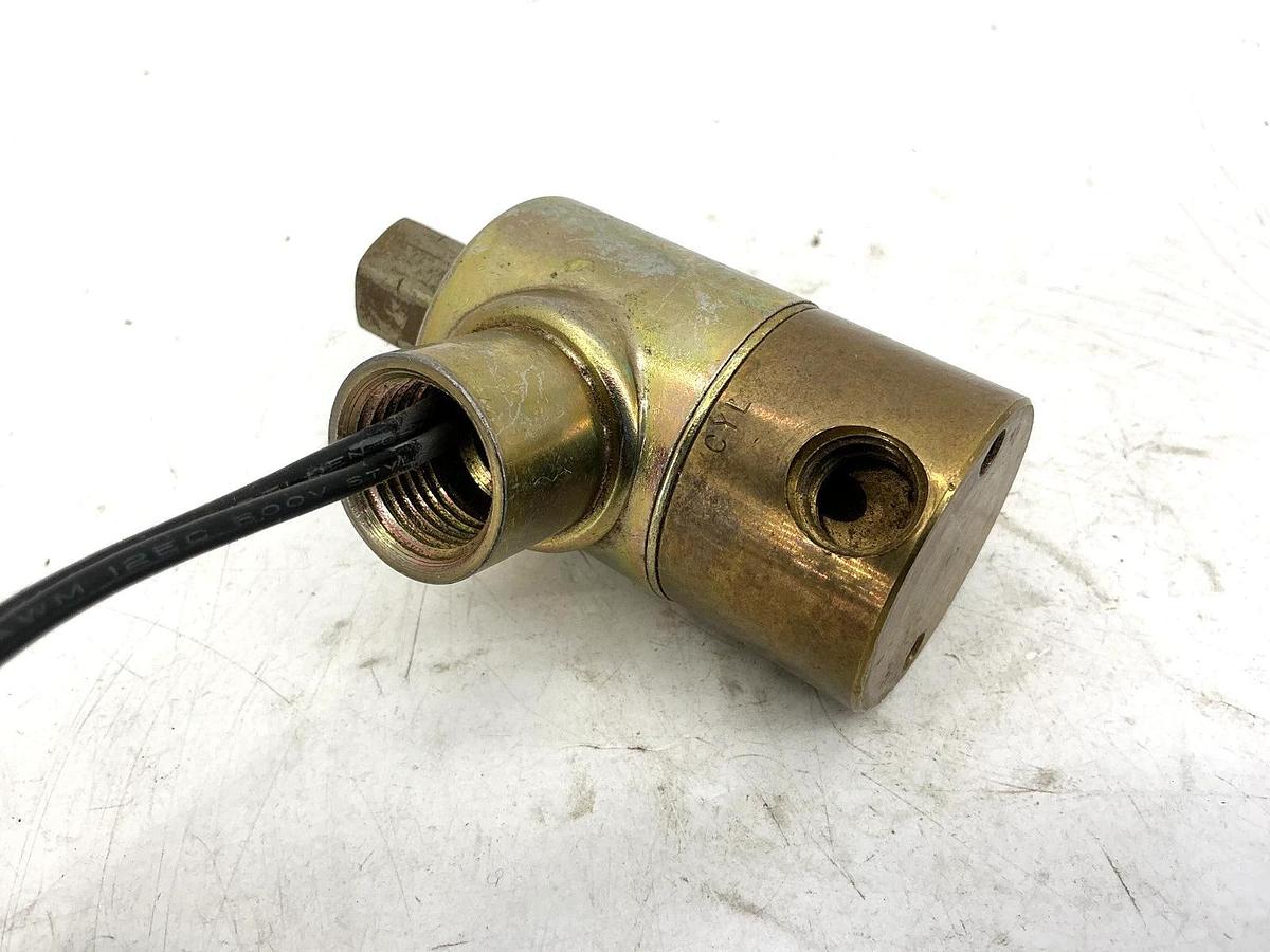Used KIP Inc 652152 Solenoid Valve ORIFICE 1/16 X 1/16 MOPD 200 10Watts 120VAC 60HZ