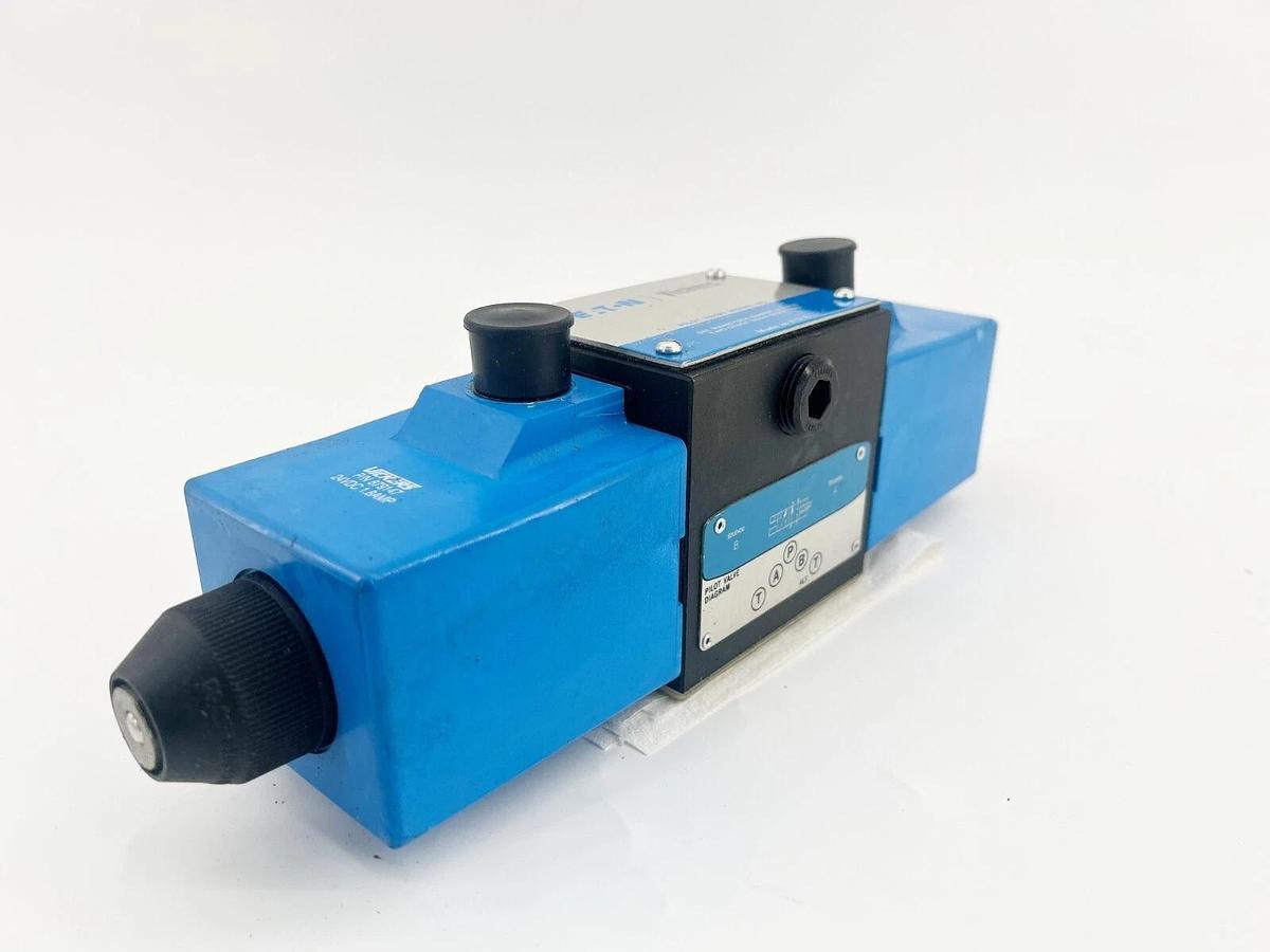 New Eaton DG4S2-012N-U-H-61 Pilot Valve 24VDC 1.8AMP 02-305185 - No Box