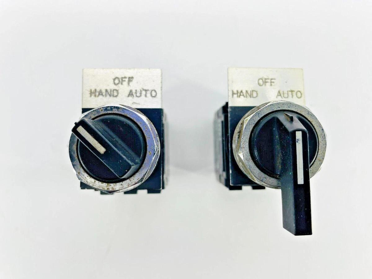 Used Lot of 2 Cutler Hammer E22XB51C Selector Switch 22mm 2POS 1NO 1NC E22B2