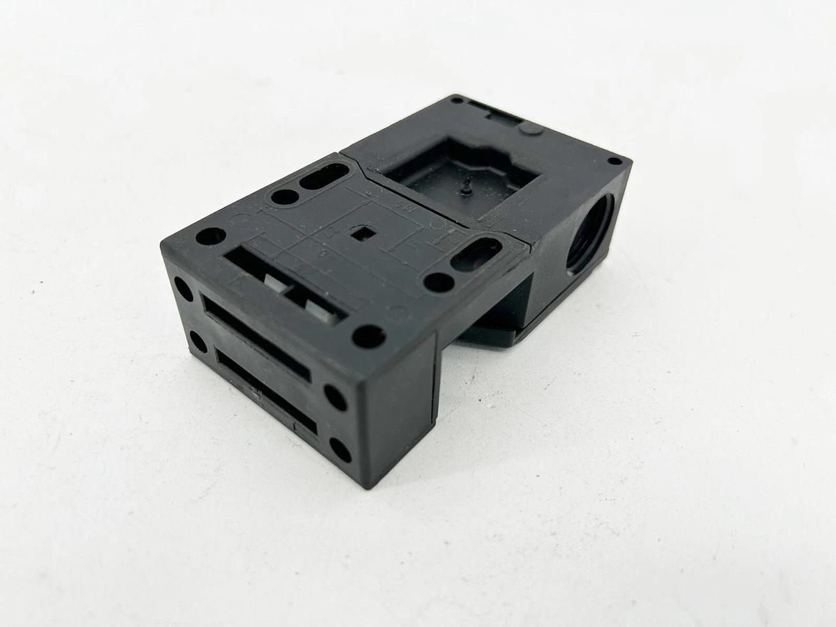 Used Schmersal AZ 16-12ZVK-M20 Safety Switch AC-15 500V