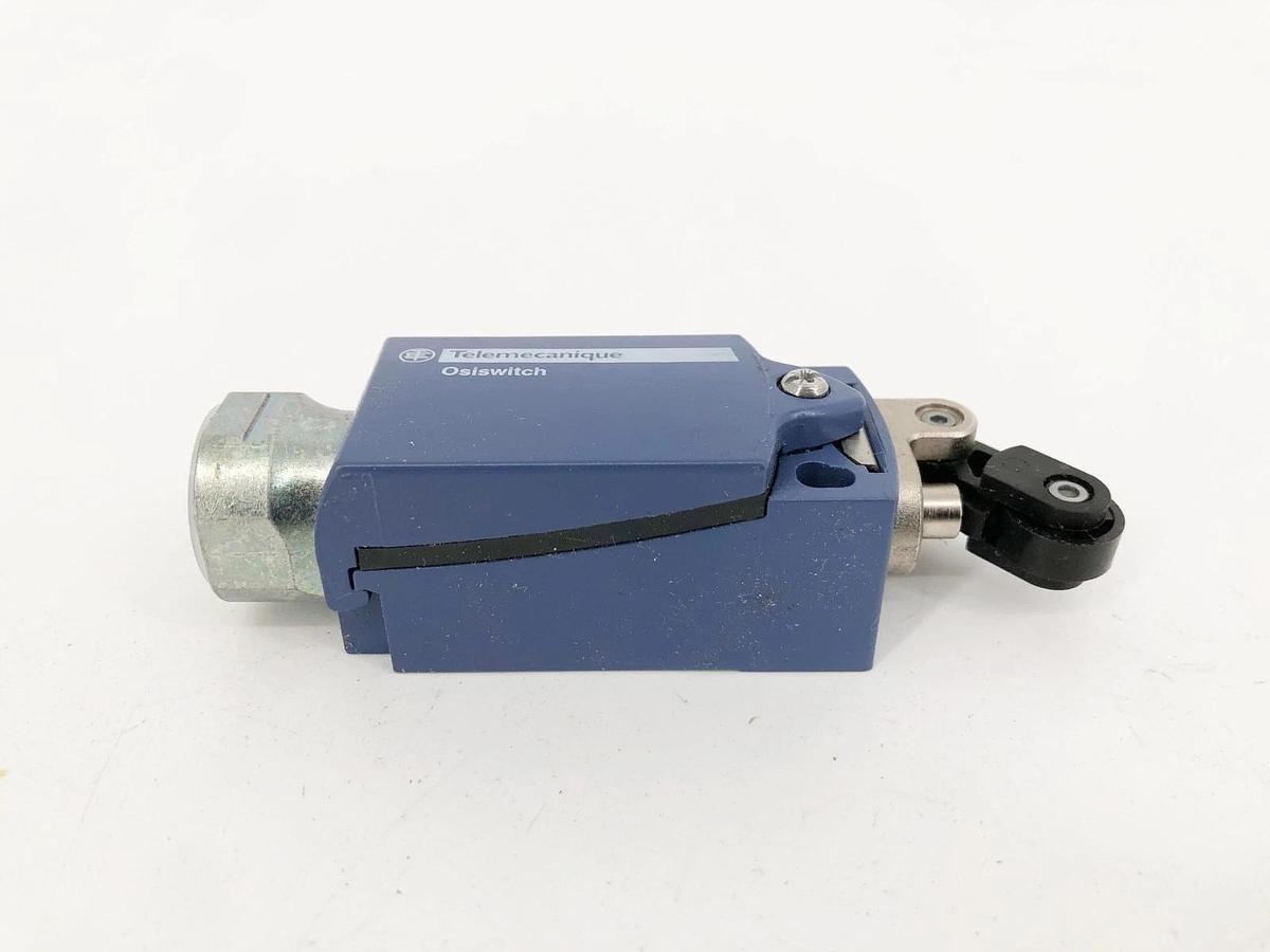 New Telemecanique XCKD2121N12 Limit Switch 240VAC 10A ZCD21 5WJE0