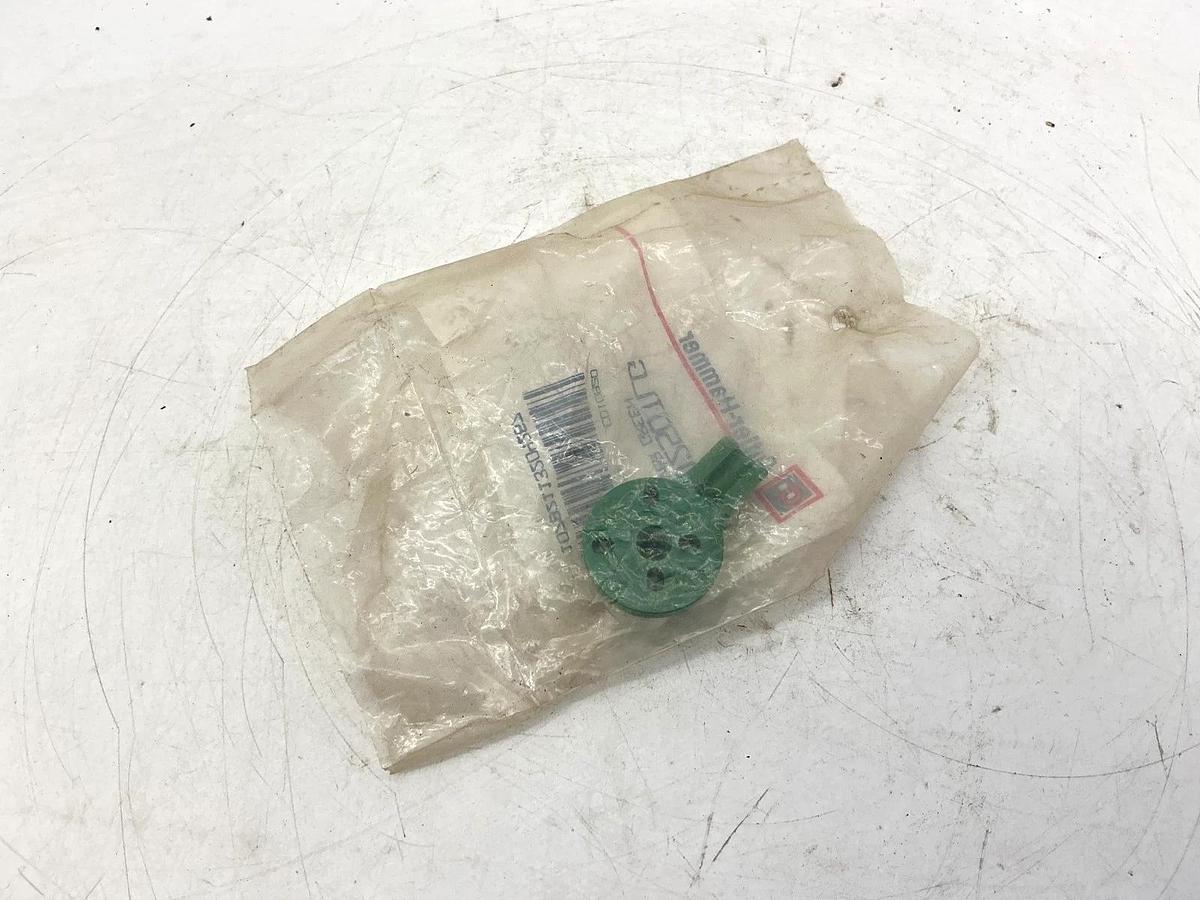 Lot of 2 New Cutler-Hammer 10250TLG Ser A1 Selector Switch Lever Green 30mm