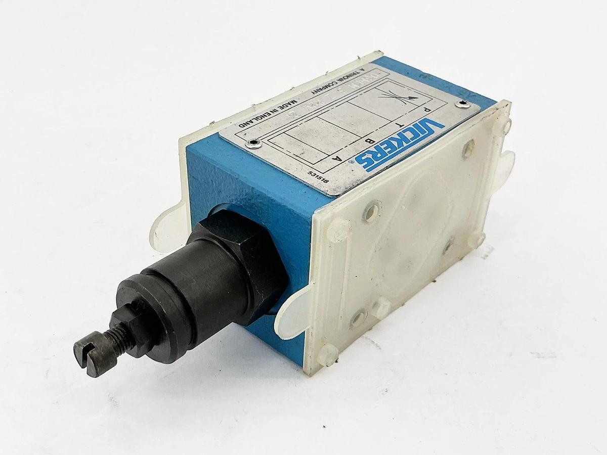 New Vickers DGMFN-3-Z-P2W-21 Flow Control Valve - No Box