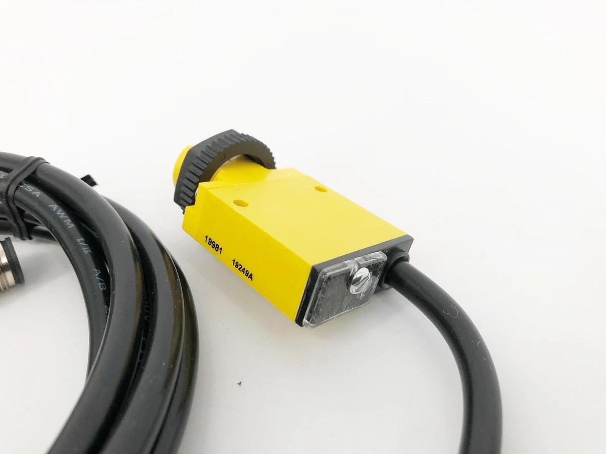 New Banner Engineering 7600005-802 Photoelectric Sensor 10-30VDC - No Box