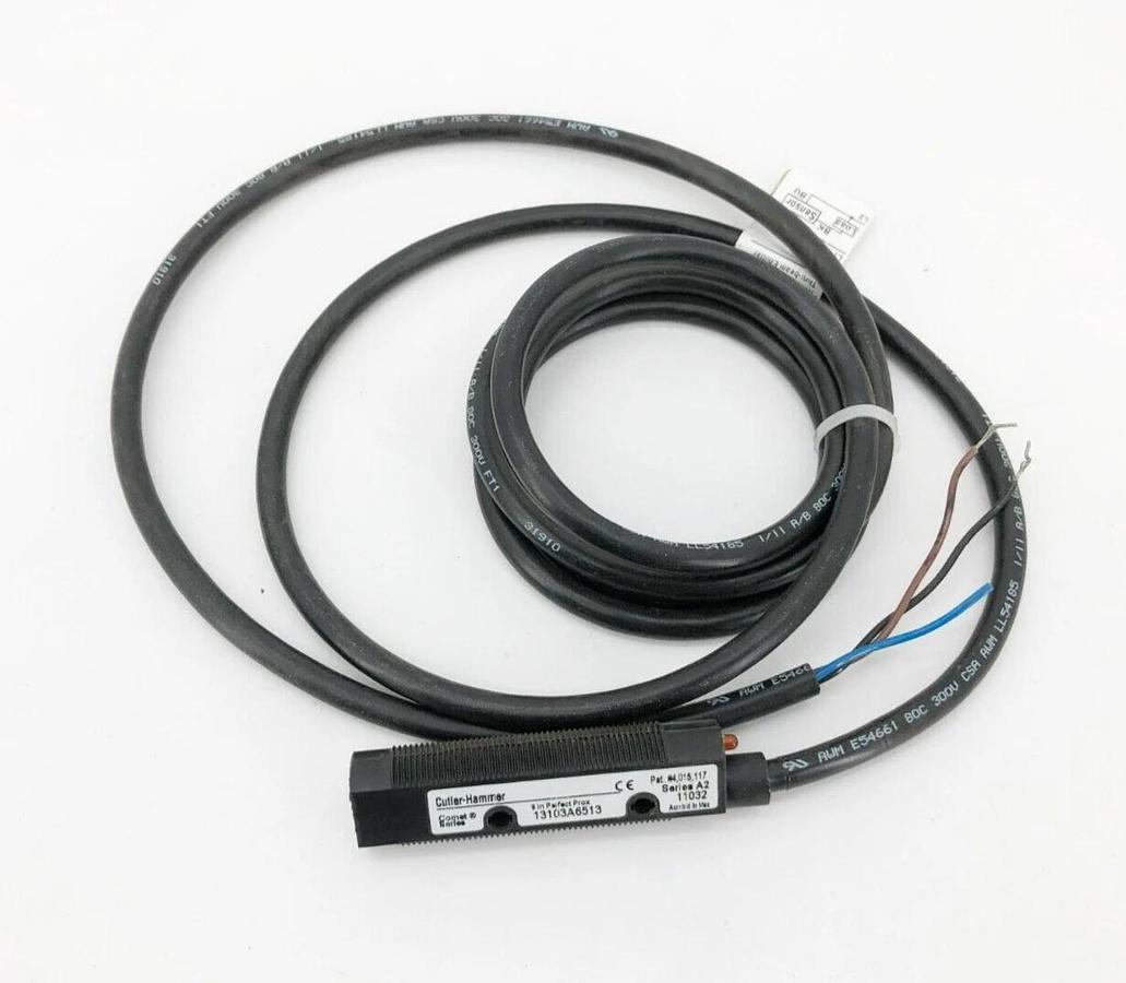 Used Eaton 13103A6513 Photoelectric Sensor 9" Range 20-264VAC 15-30VDC