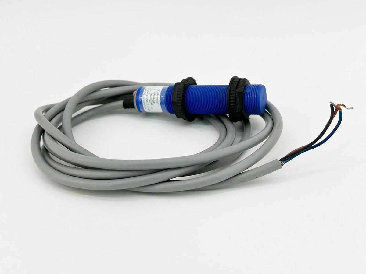 Used Eaton E53KAL18T111 Tublar Capacitive Proximity Sensor 3W PNP 2.5MA