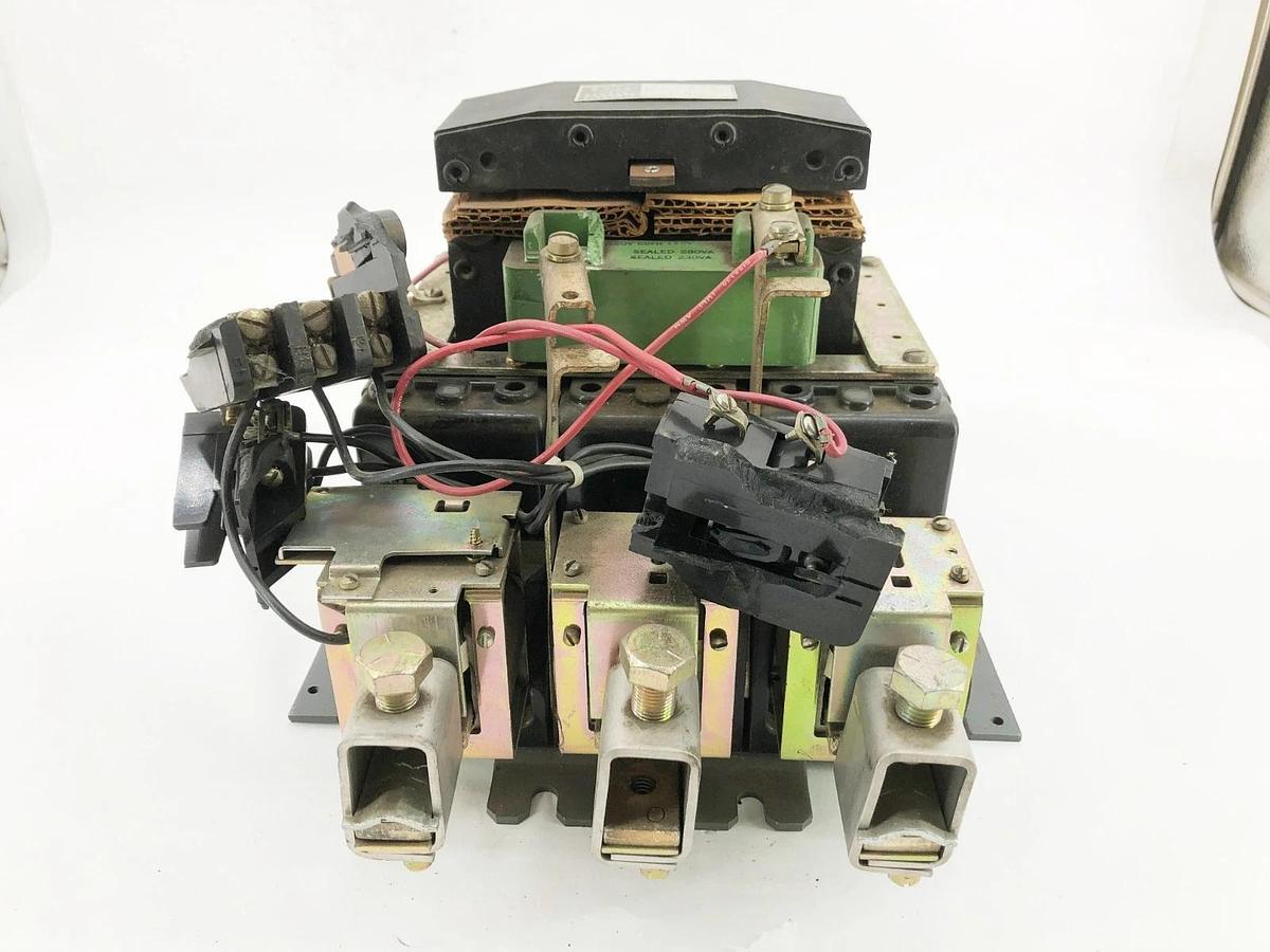 Used General Electric CR206G0 Magnetic Starter 110/120V Coil NEMA 5 (For Parts Only)