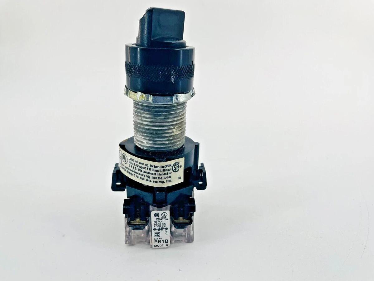 Used OZ Gedney SS131CD Selector Switch 3POS Class 441 PB1B Contacts