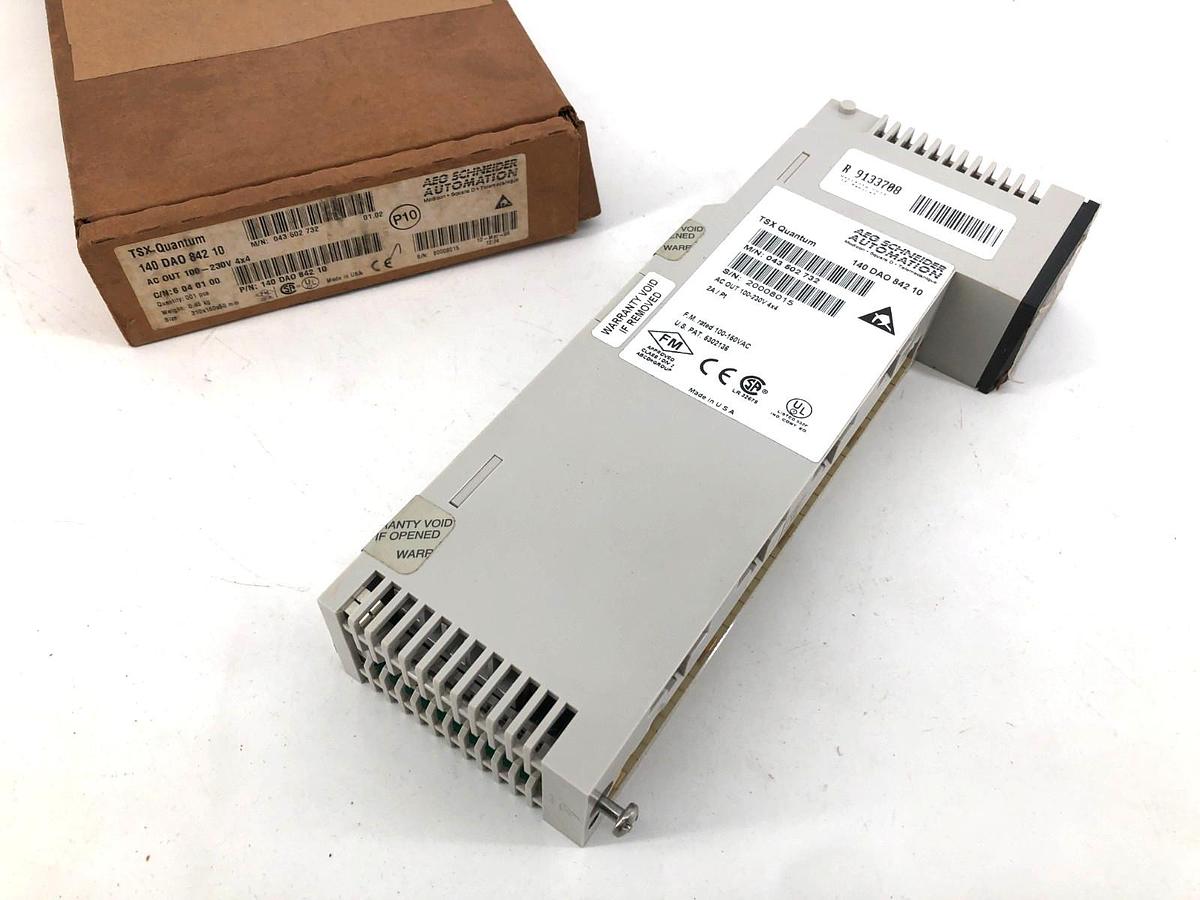 New Schneider Automation 140DAO84210 Output Module 100-230VAC 4x4 Modicon