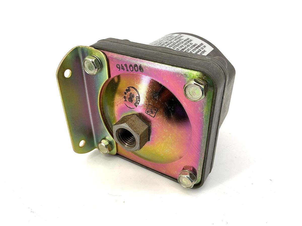 New Barksdale D1H-A80SS Pressure or Vacuum Actuated Switch Adj Range 0.5-80PSI