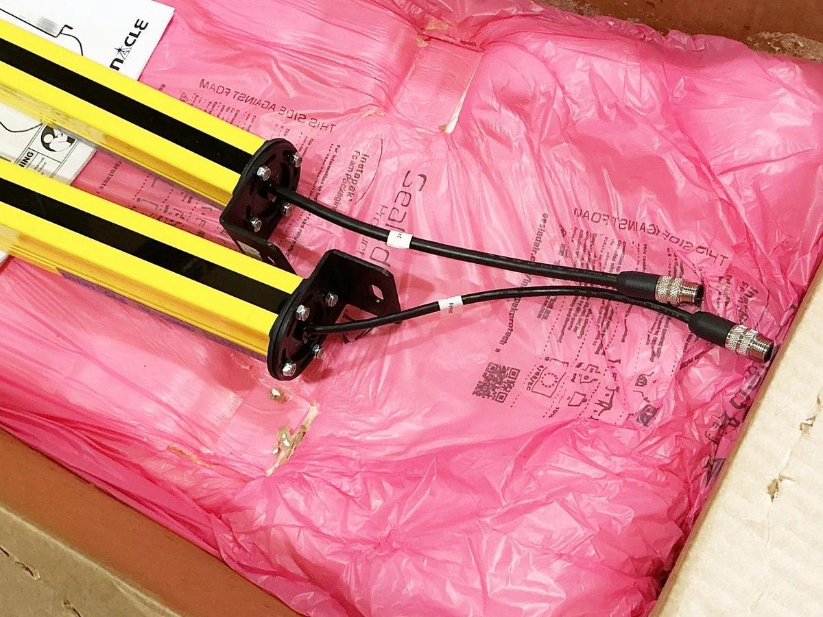 New Pinnacle SS-48-0F-60-45TXRX Solid State Safety Light Curtain System 24V