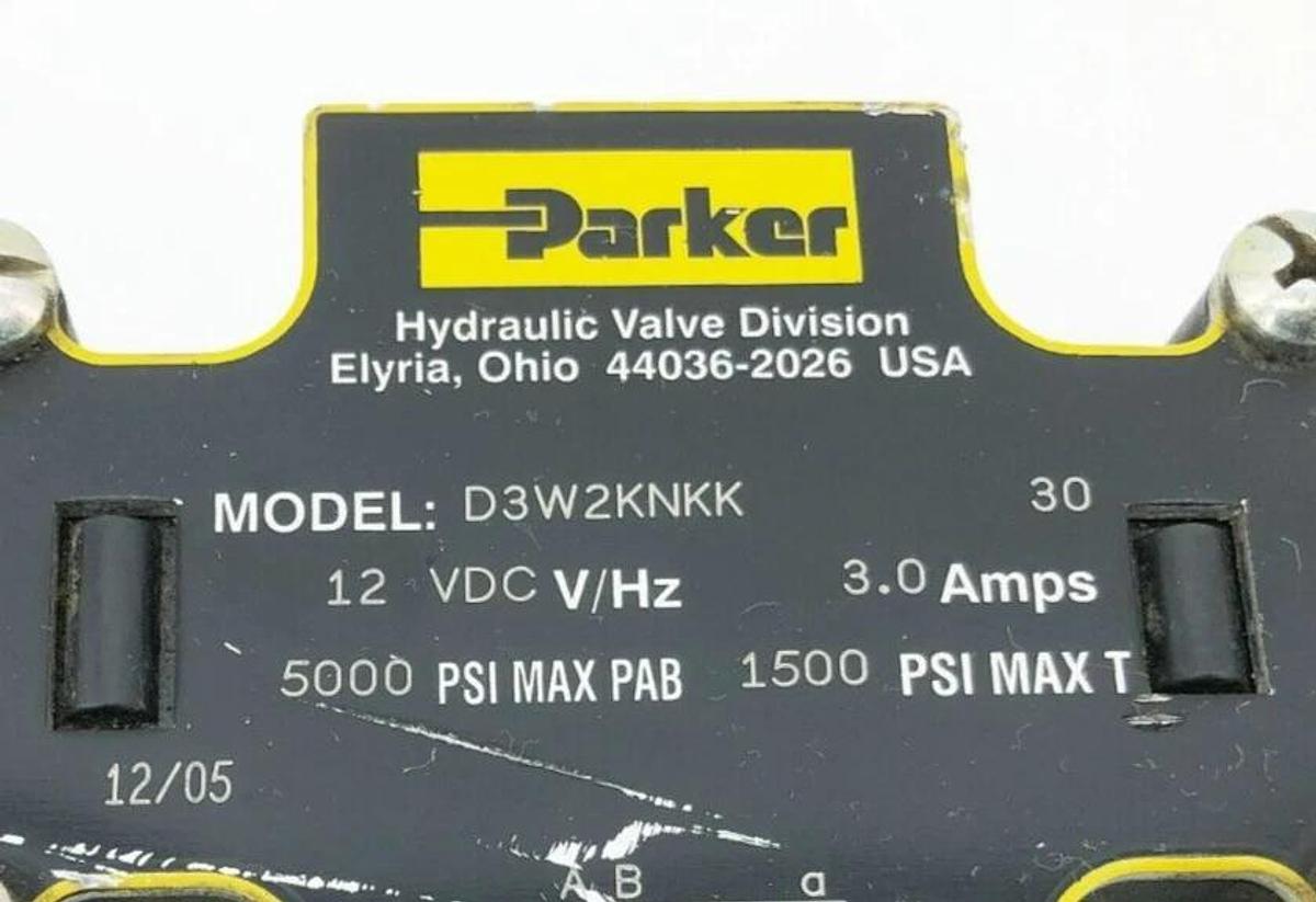 New Parker D3W2KNKK Directional Control Valve 12VDC 3A 5000psi Max
