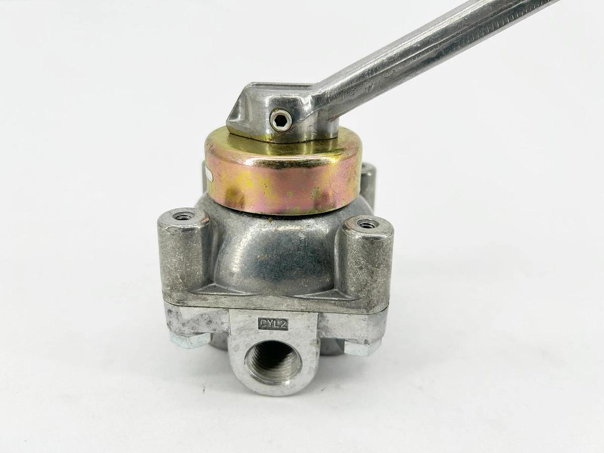 New Barksdale 9022-MC Shear-Seal Directional Control Valve 3/8" NPT - No Box