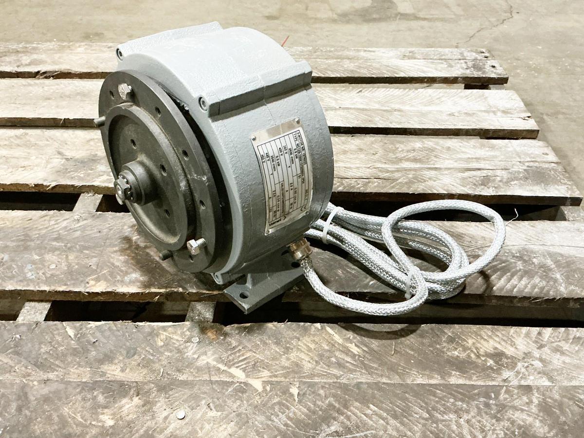 New Valmet MC12S-100K137005004- - IP54 Slitter Motor 460V 2.8A 3540RPM 50/60Hz