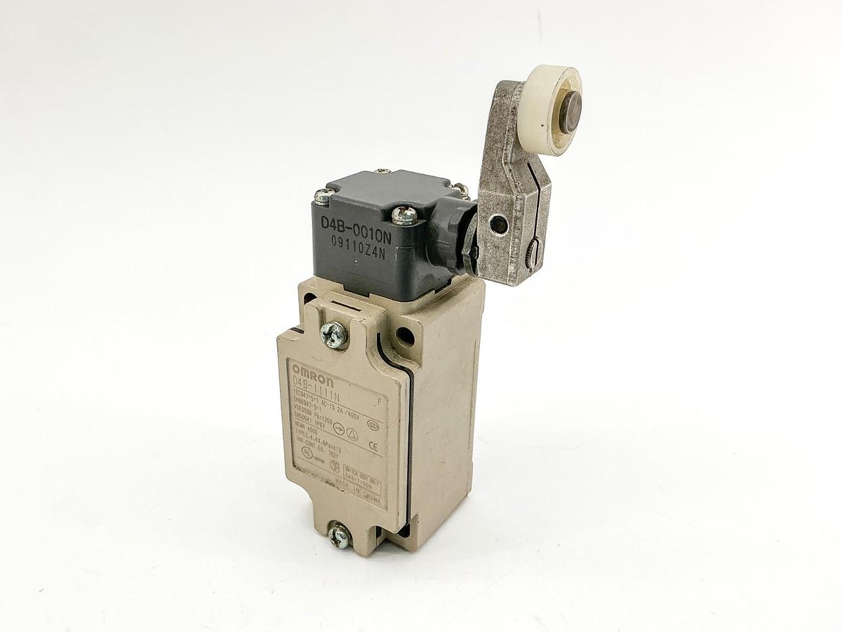 New Omron D4B-4111N Safety Limit Switch W/Roller Lever 400V 2A - No Box