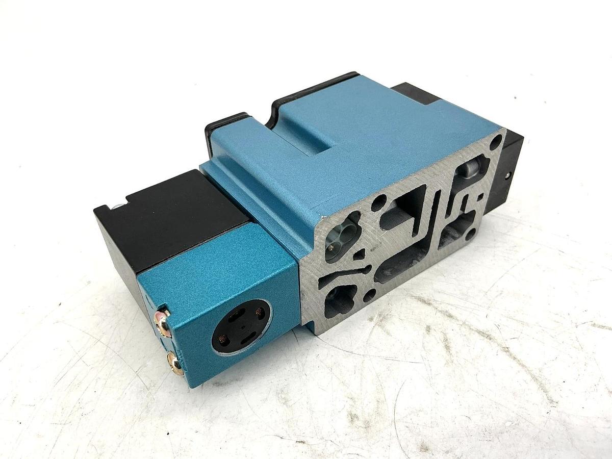 New MAC Valves 6211C-000-PM-112DA Solenoid Valve 4-Way 6.8Watts 150PSI 110/120V