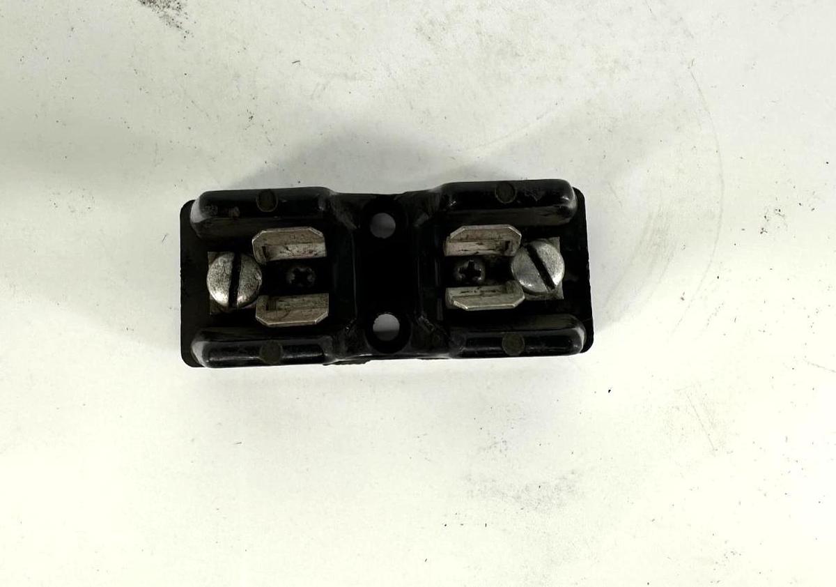 Lot of 2 New Underwriters Safety Device Co 10908 Fuse Holder / Block 30A 600V 1P
