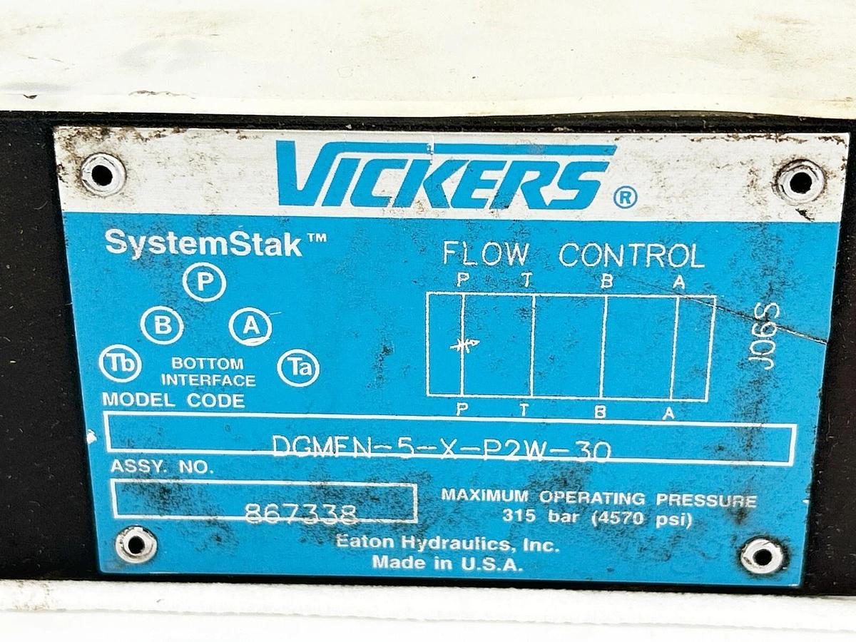 New Vickers DGMFN-5-X-P2W-30 Flow Control Valve 4570 PSI 315Bar 867338 - No Box