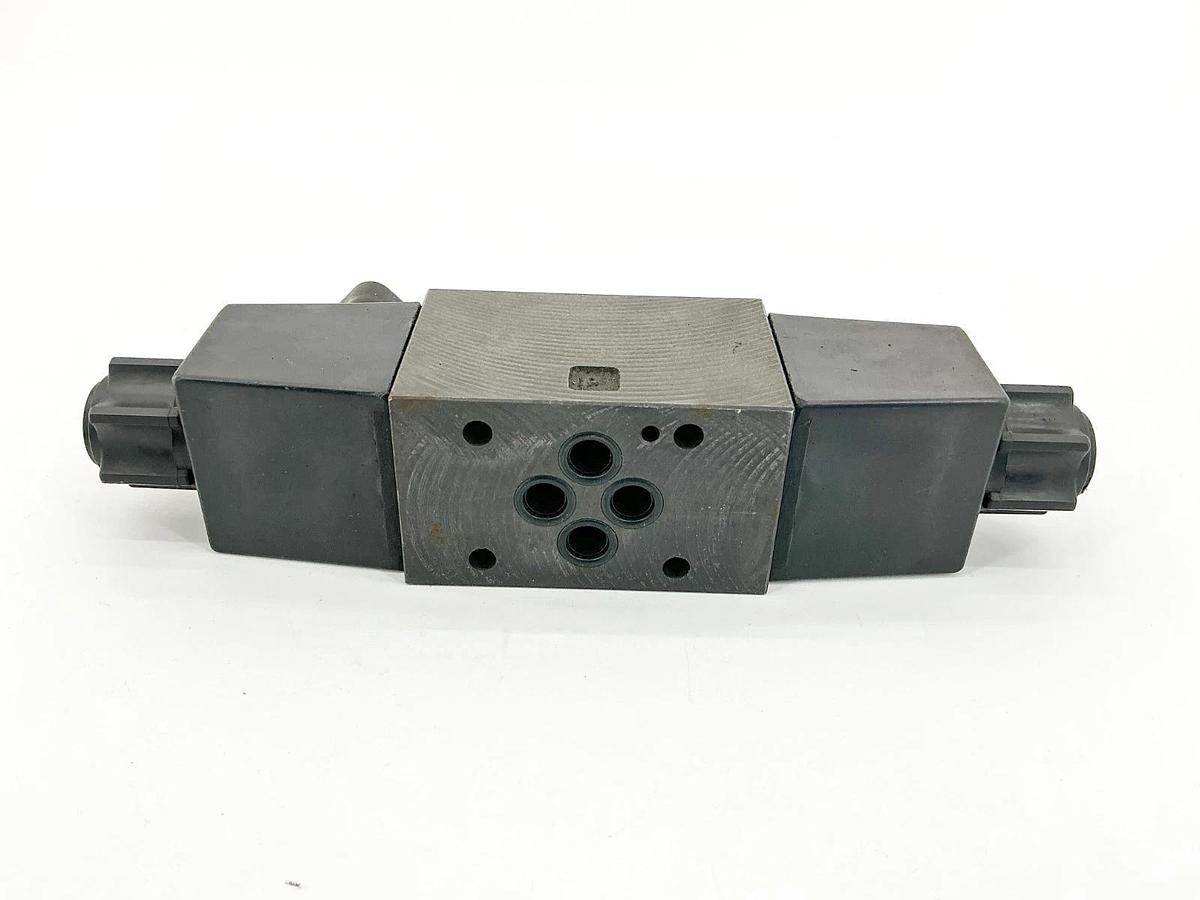 Used Parker D1VW6CNYWF 75 Solenoid Valve 5000PSI 110/120V 50/60Hz .50A