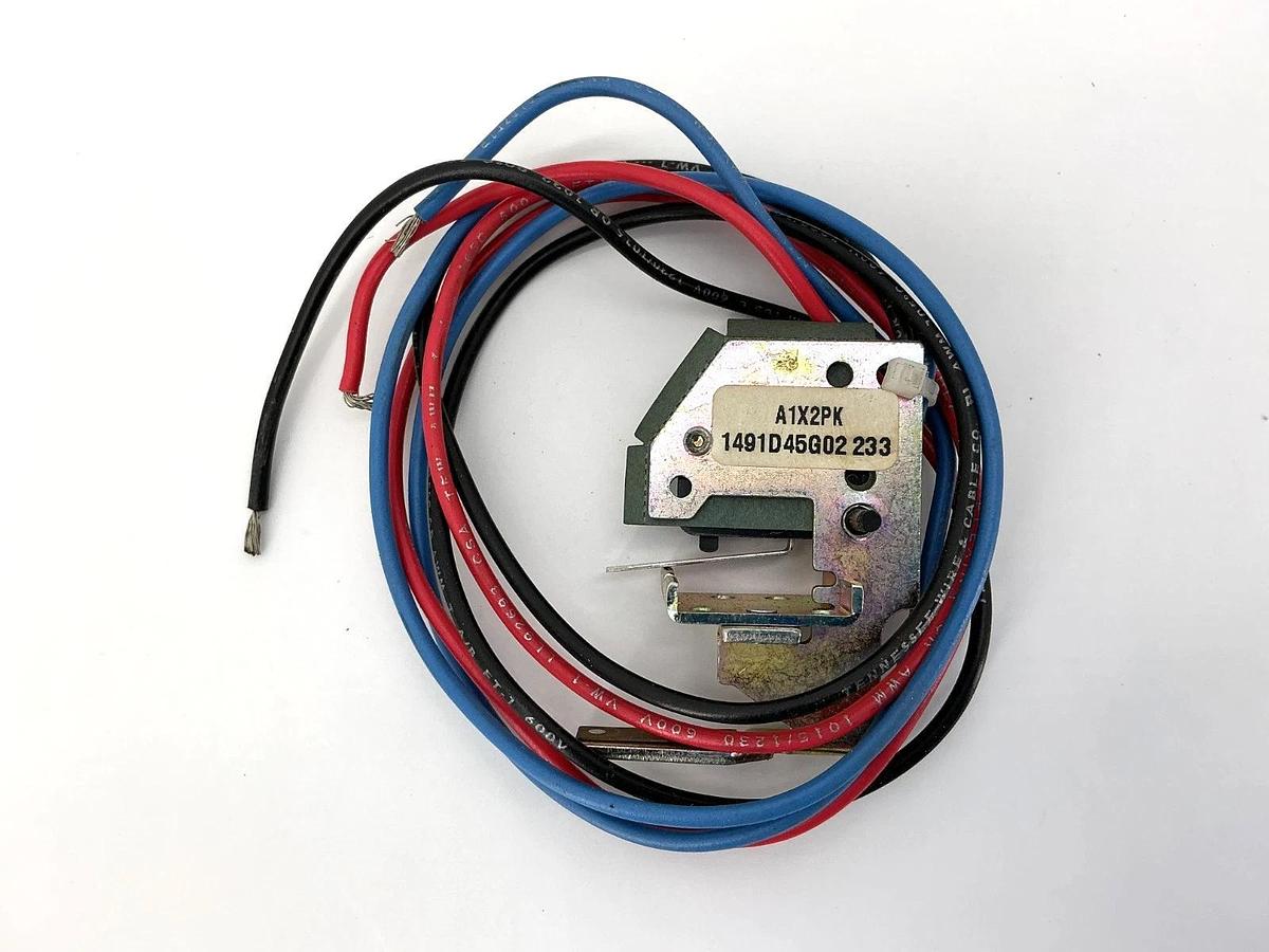 New Eaton Cutler-Hammer A1X2PK Auxiliary Switch 3-Wire 600VAC 50/60HZ - No Box