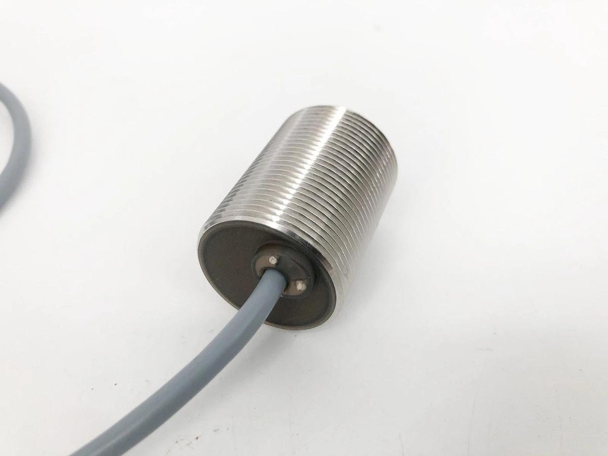 New Balluff BES008R Proximity Sensor 10-36VDC Range: 15mm BES M30MF-GSC15B-BV02