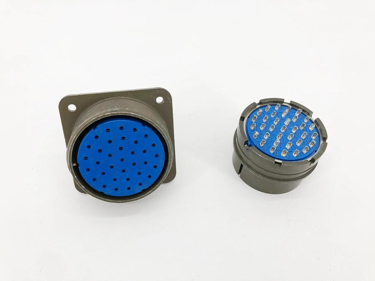 New Amphenol 97-3106B-36 0850 Straight Connector 52 Position