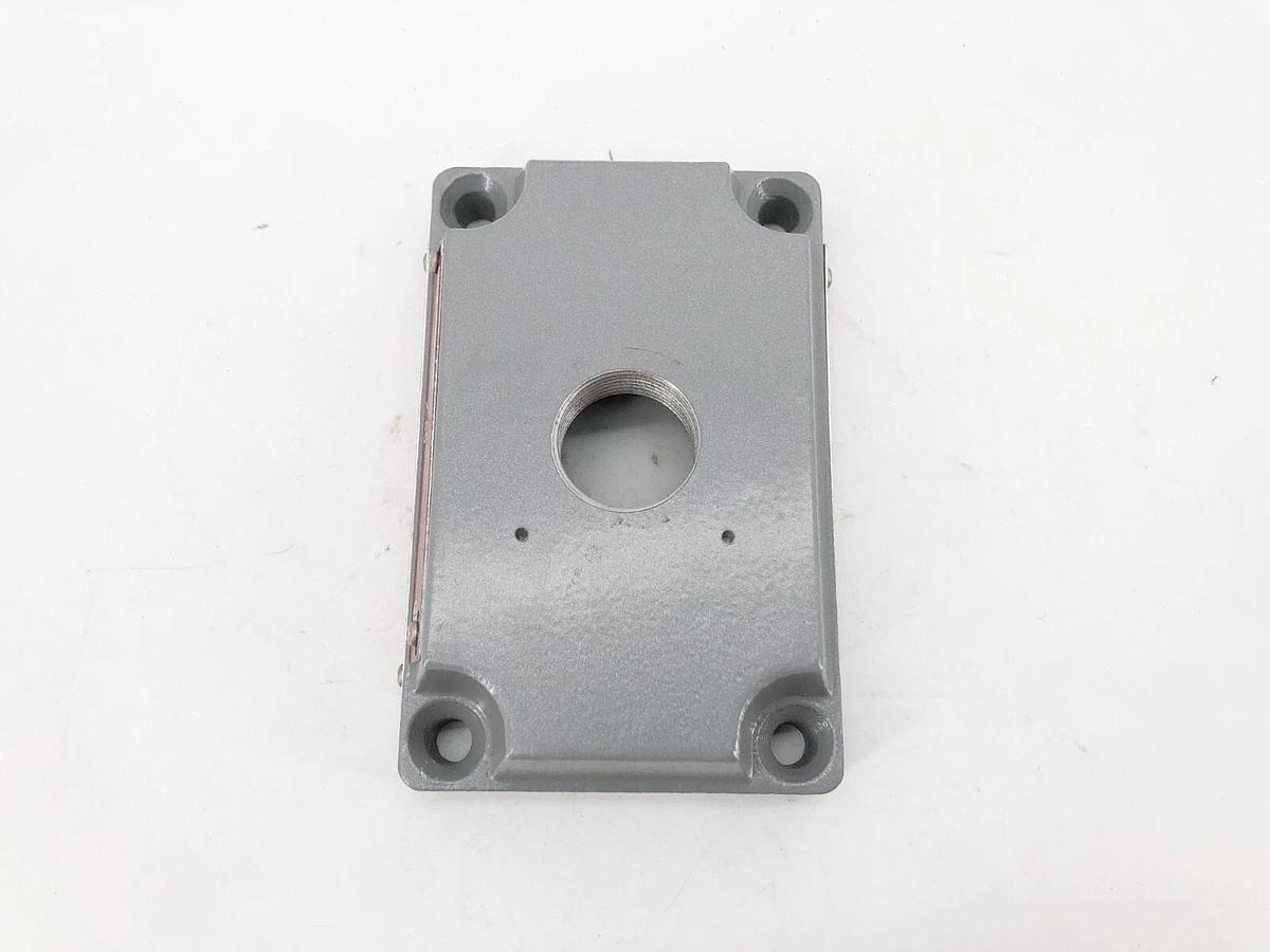 New Hubbell X-60 Basic X-10 Cover With One 3/4" NPSM Hole