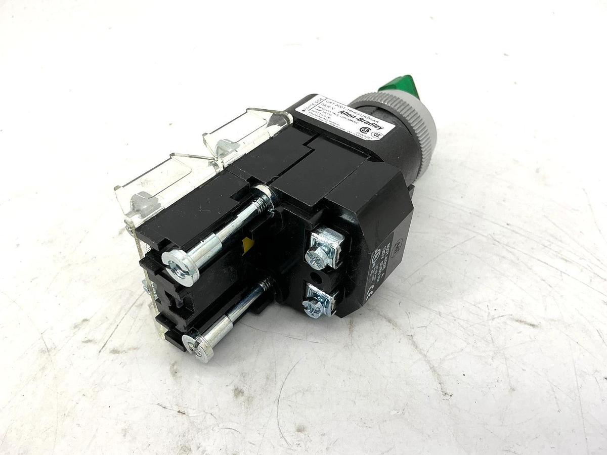 New Allen Bradley 800T-16HGH2KB6AA Ser V Selector Switch 2Pos Green LED 120V