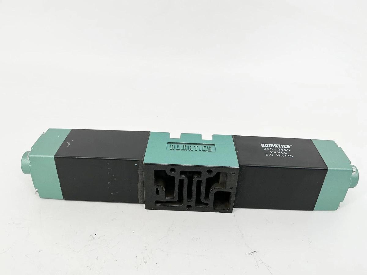New Numatics 152SSS7004 Solenoid Valve 24VDC .25A