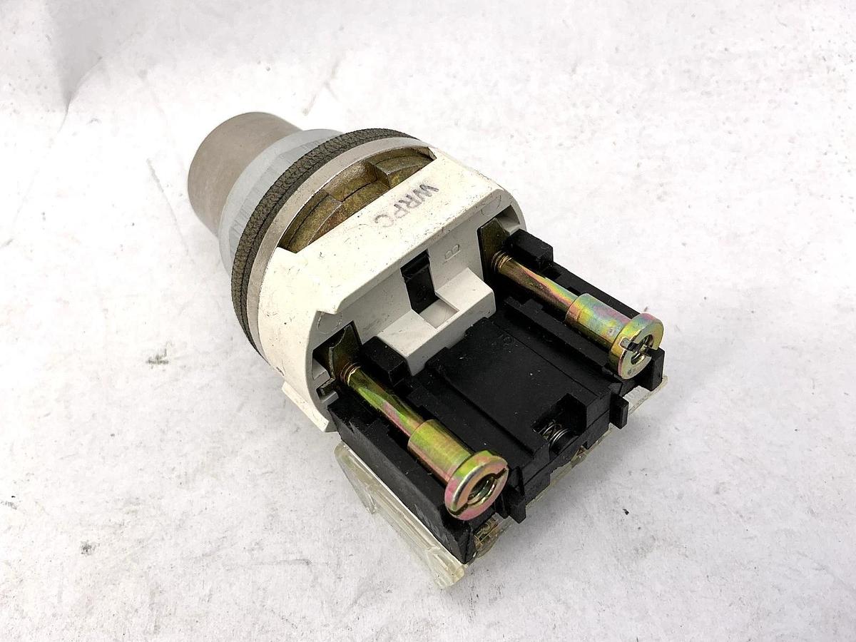 New Allen Bradley 800T-H3124D1 Ser T Selector Switch 2-Position Missing Key