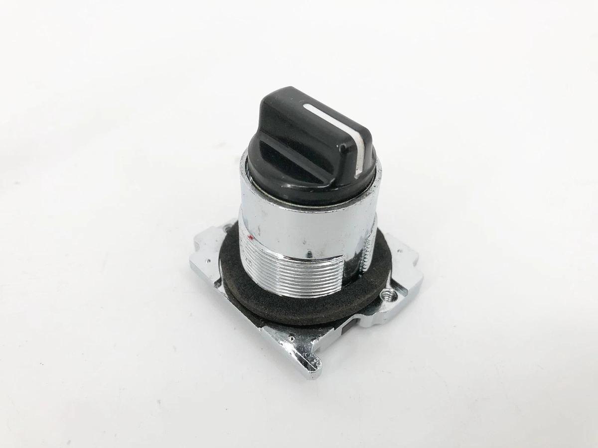 Used Lot of 15 Misc. Cutler Hammer Selector Switches 10250T (Body Only)