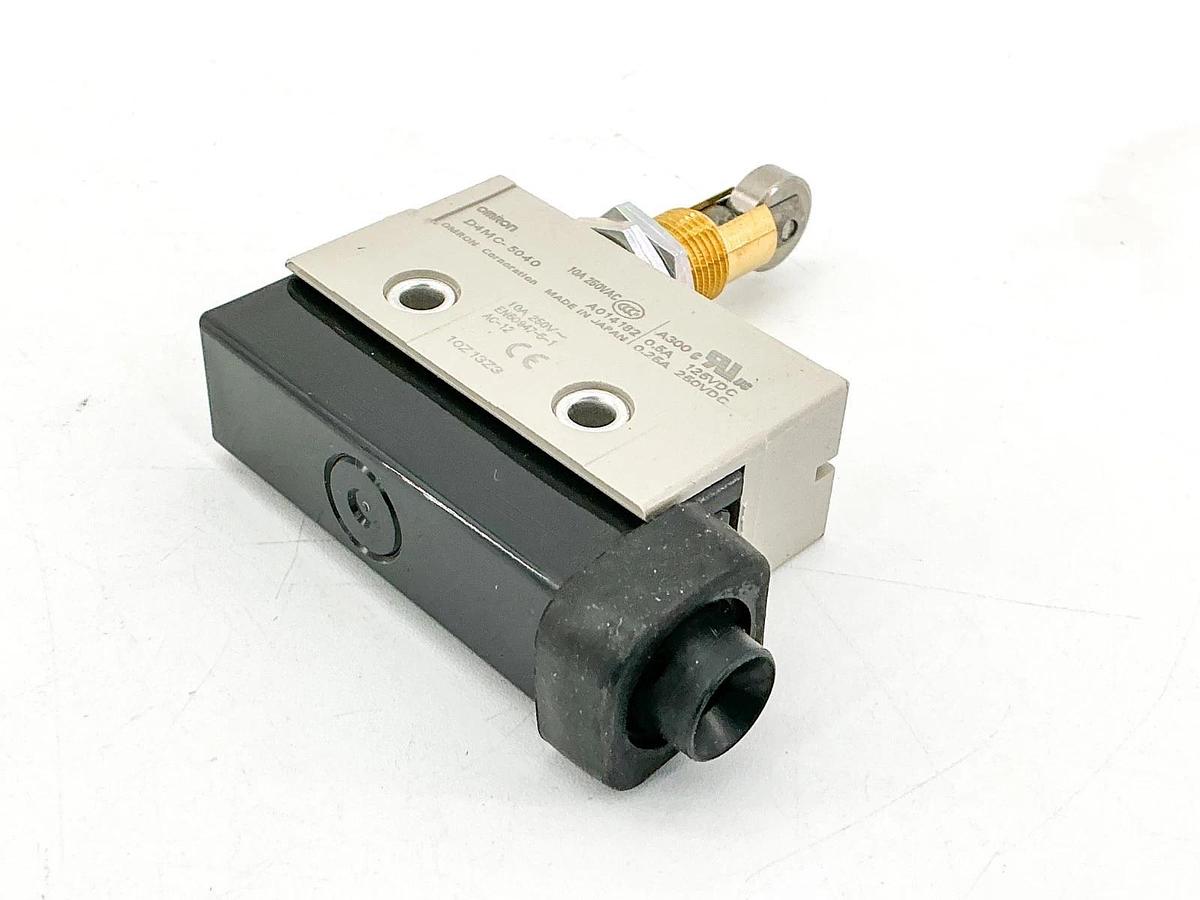 New Omron D4MC-5040 Limit Switch 250V 10A - No Box