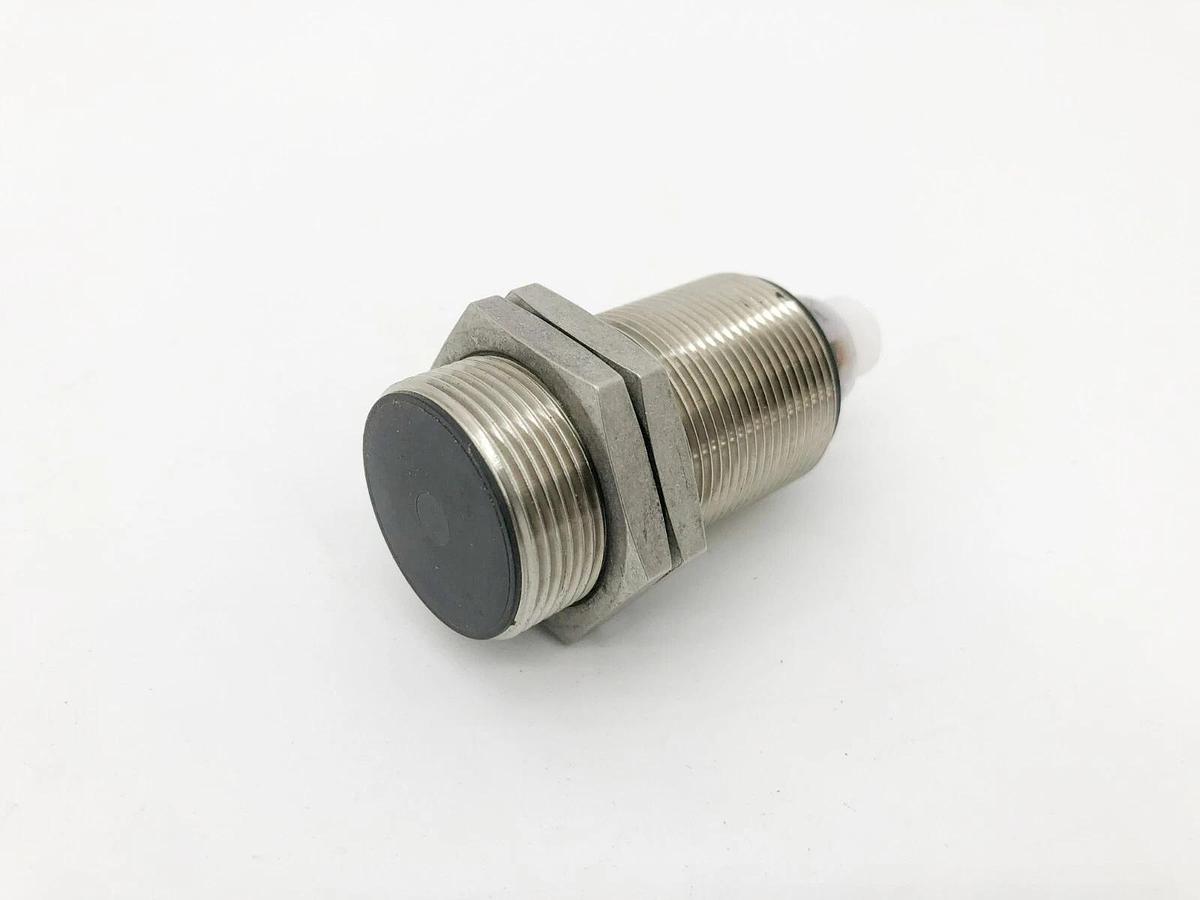 New Eaton E57SAL30A2SA Proximity Switch 10mm Range 40-250VAC 20-250VDC