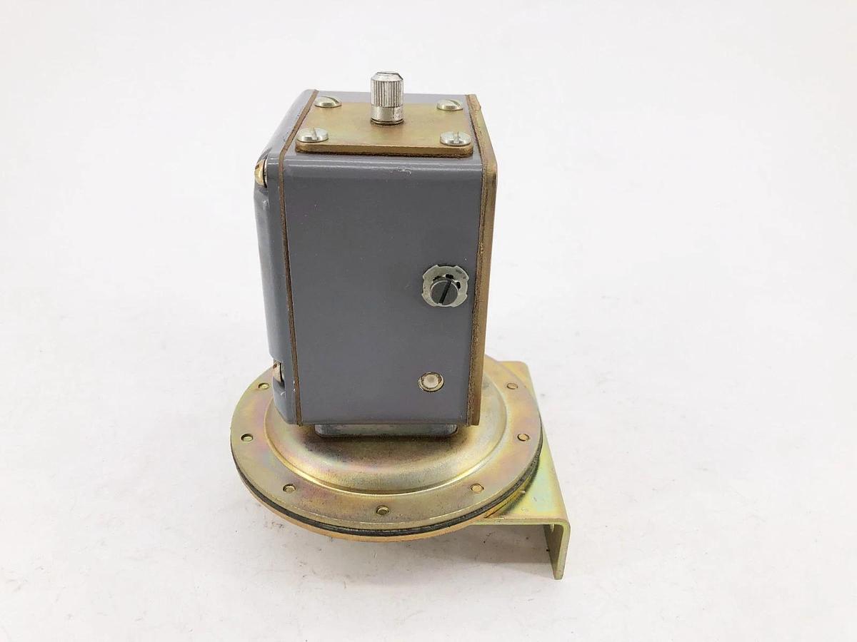 New Square D 9012-AMW1 Pressure Switch 0.25-2.5# 120V-600VAC - No Box