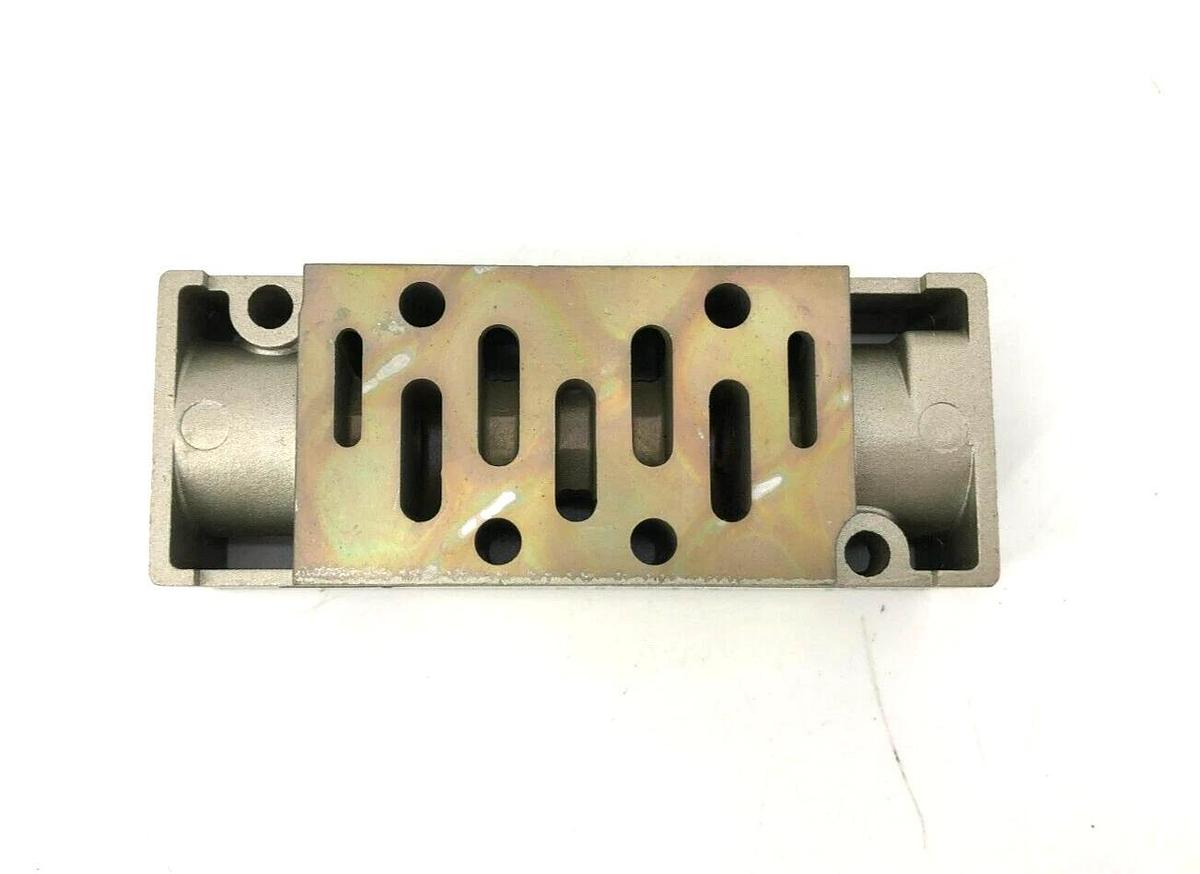 New SMC VV71-R-03 Exhaust Spacer 4/5 Port (Missing Hardware)