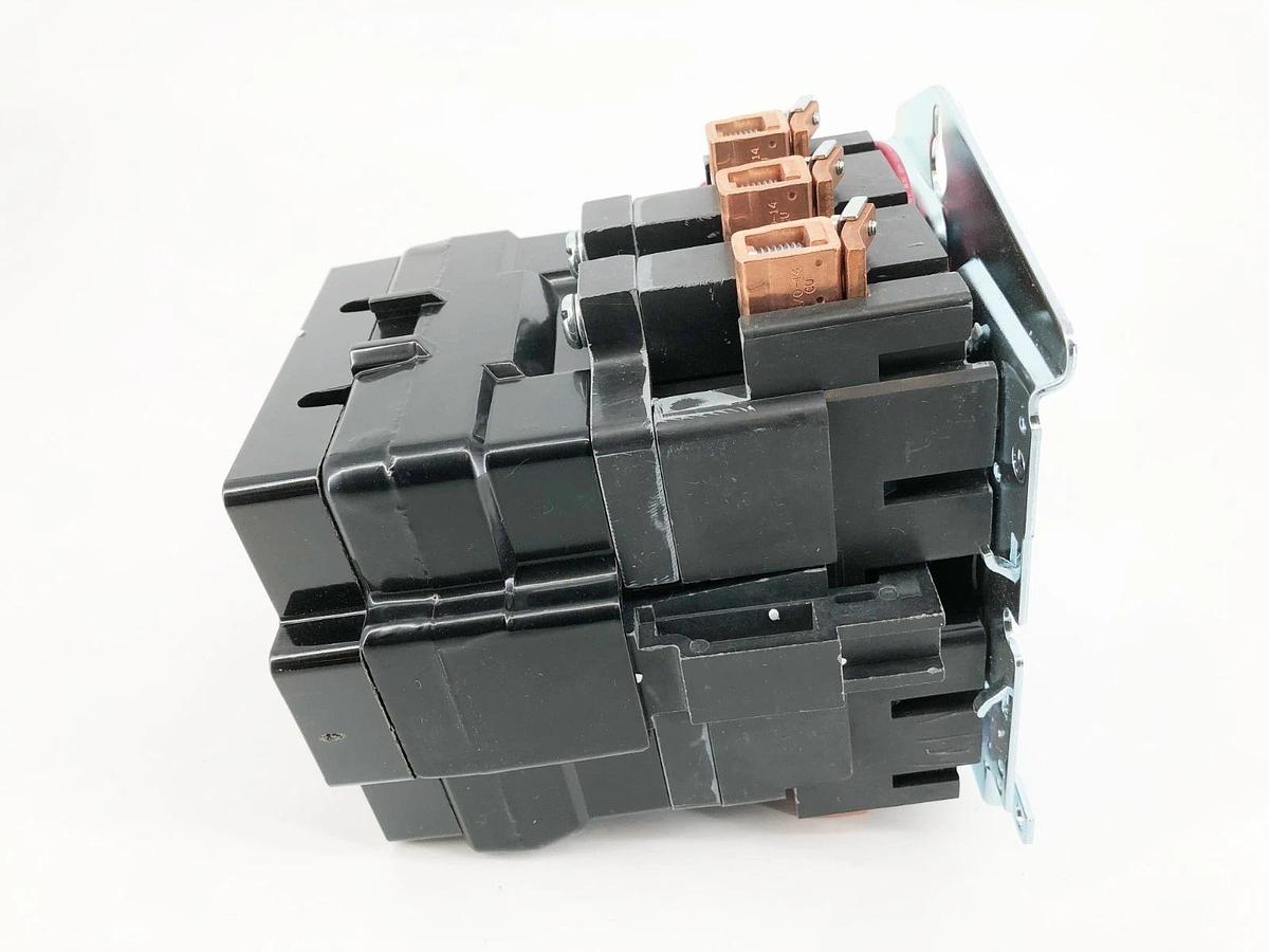 New Square D 8502SEO2V02S AC Magnetic Contactor NEMA 2 110/120V 3P 3PH