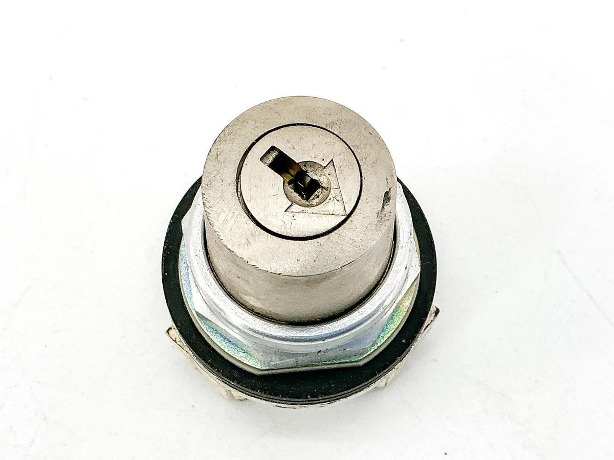 Used Allen Bradley 800T-H32 Keyed Selector Switch Ser T - Missing Key