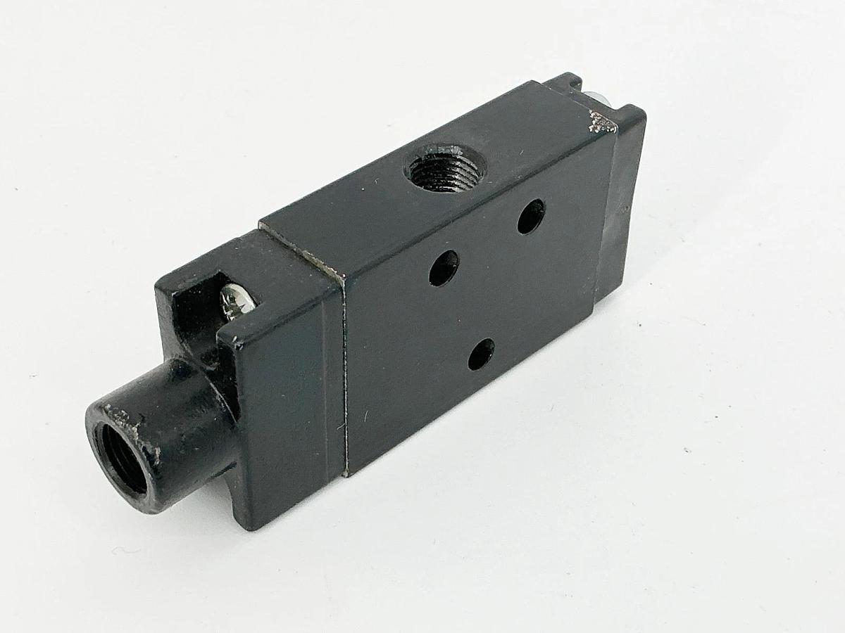 New Parker 414511000 3 Way Spool Valve 150PSI
