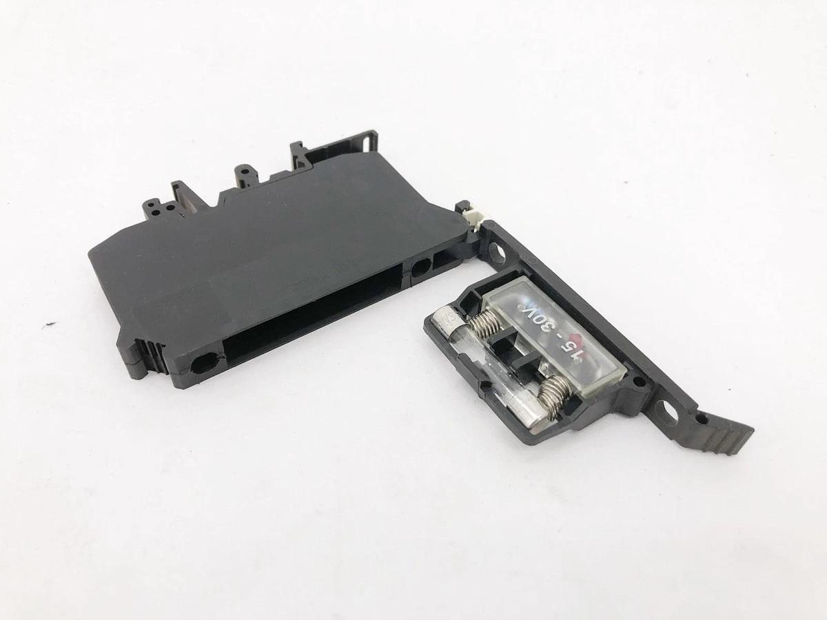 Lot of 8 Phoenix Contact UK6,3-HESI Fuse Holder Terminals 15-30V