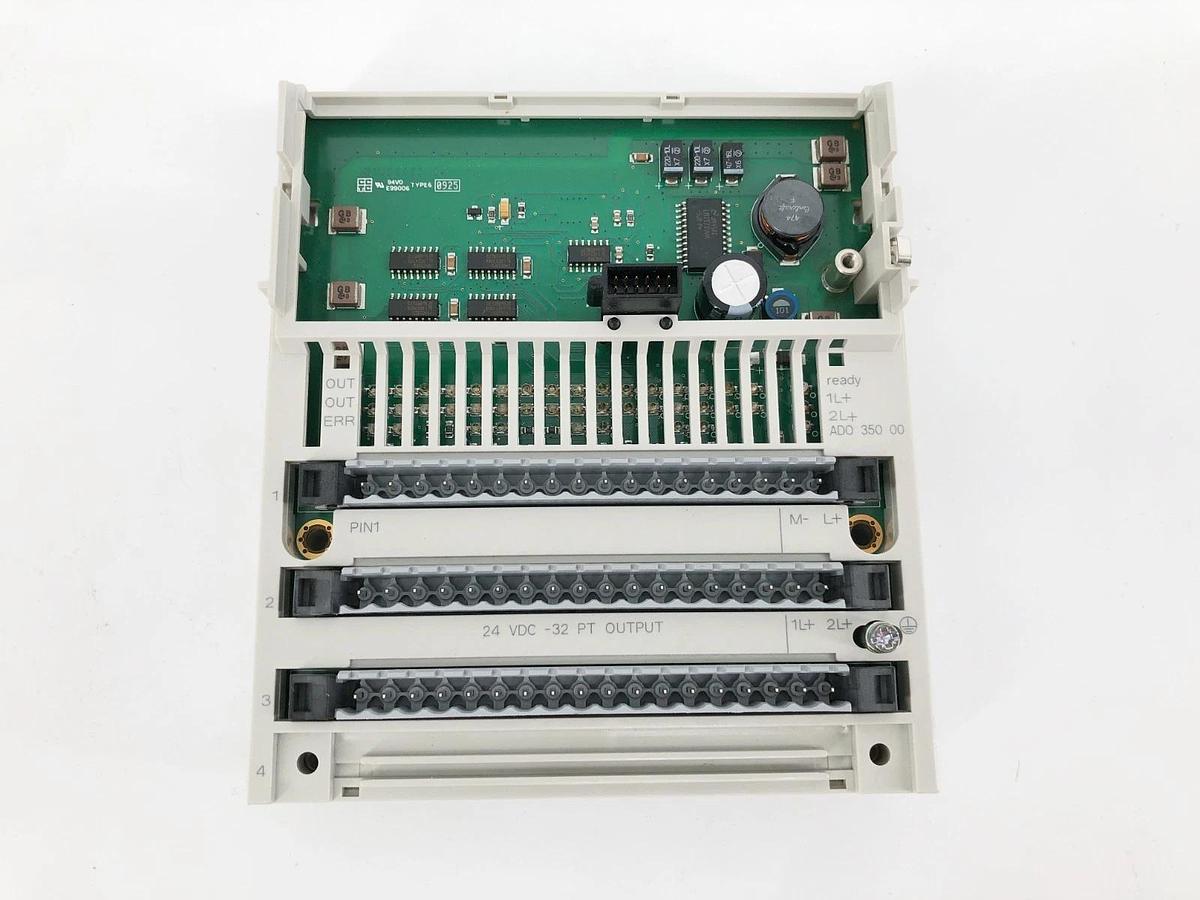 New Schneider Electric 170ADO35000 I/O Base 24VDC 32 Pt. Out TSX Momentum