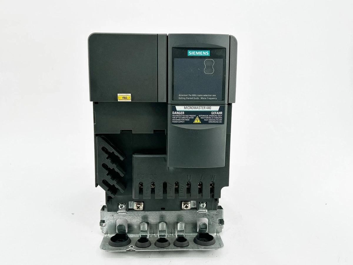 Used Siemens 6SE6440-2UE24-0CA1 AC Drive 440 5HP 6.1A 600V 2.2KW 63Hz - Missing Parts