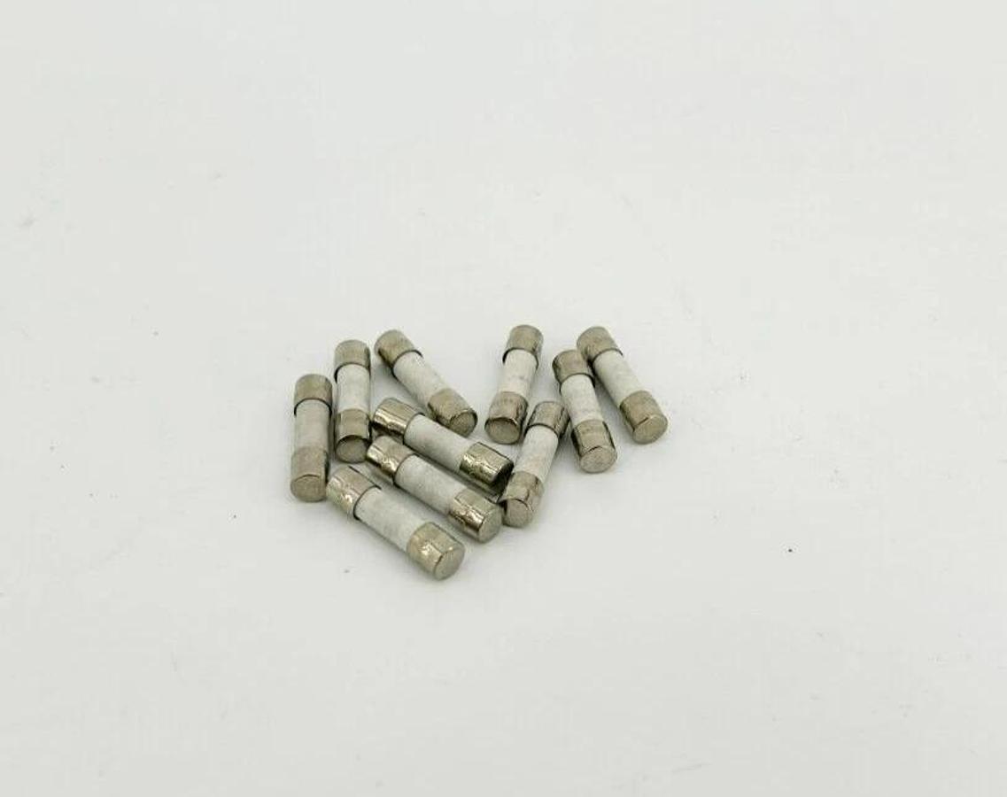 Lot of 10 New Littelfuse 216002P Fuses 2A, 250V