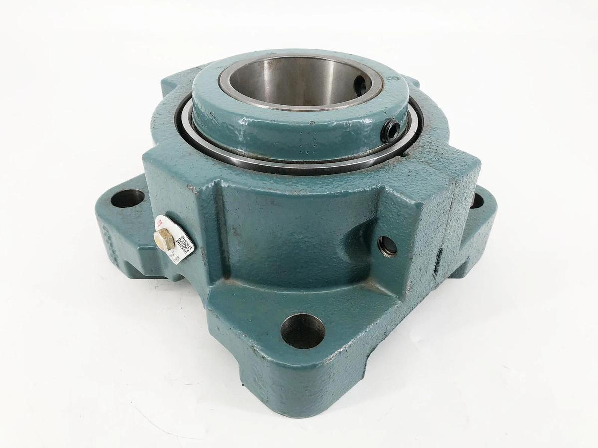 New Dodge F4B-EXL-300R Flange Mount Roller Bearing 3" Bore 077319 - No Box