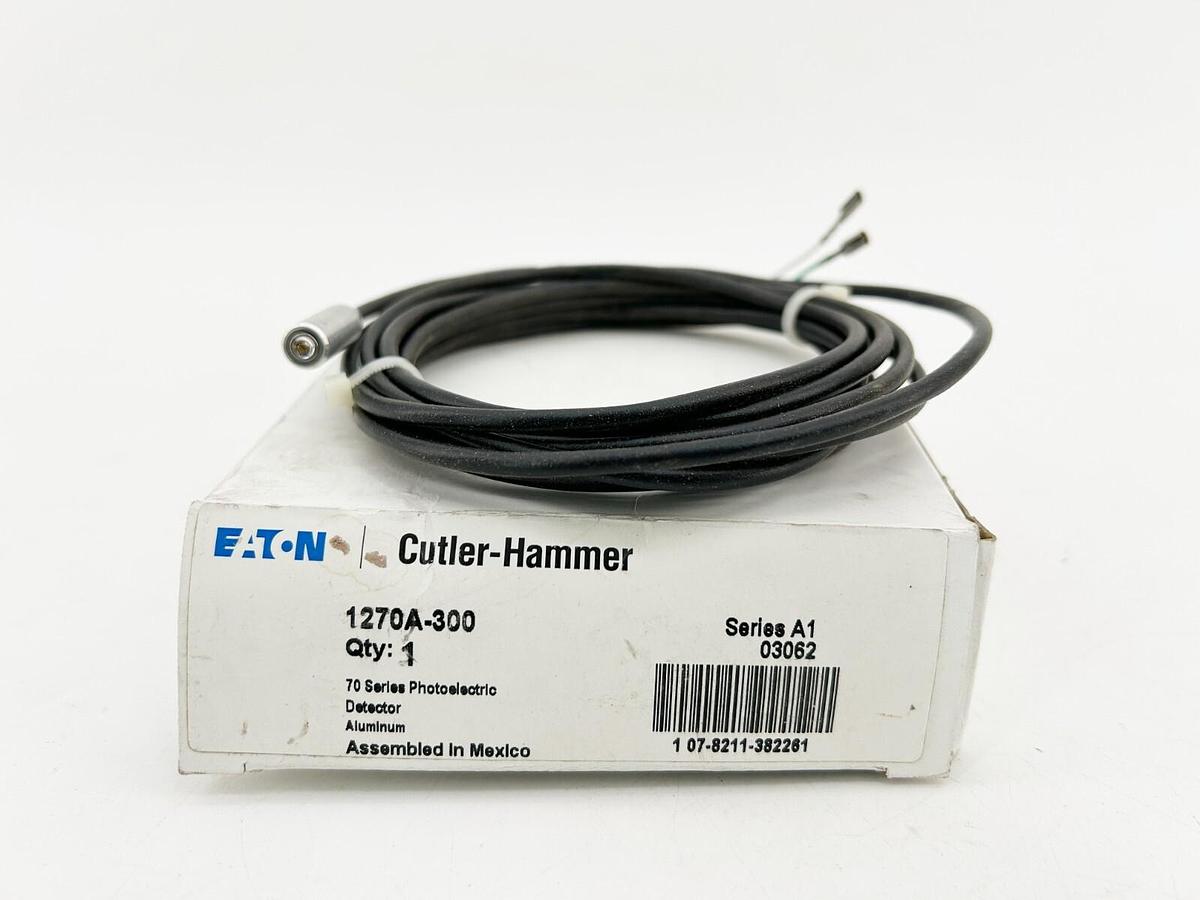 New Cutler Hammer 1270A-300 Photoelectric Sensor 9' Series 70