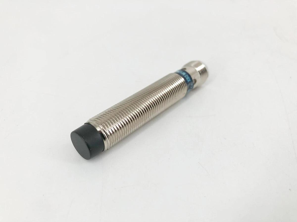 New Telemecanique XS2M12MA230K Proximity Switch 24-240V 4-Pin - No Box