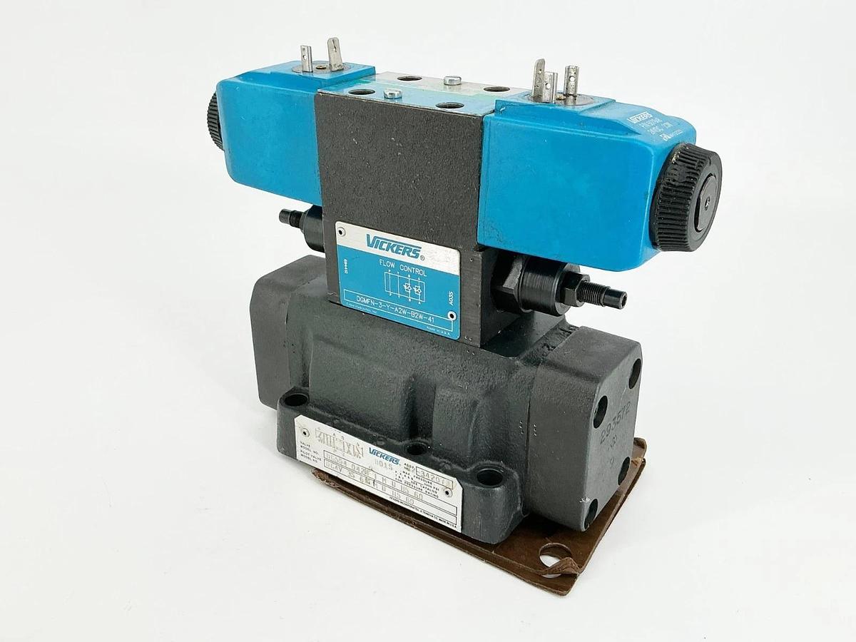 New Vickers DG5S4-042C-2T-M-U-H5-60 Solenoid Valve 5000PSI 24V 30W - No Box