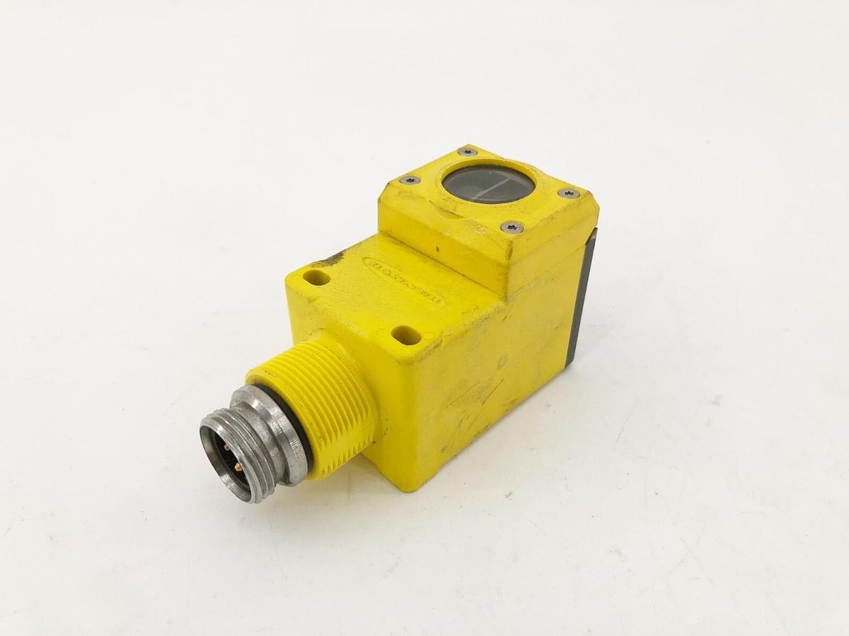 Used Banner Engineering Q45BW22CV4Q Photoelectric Sensor 90-250VAC 50/60Hz
