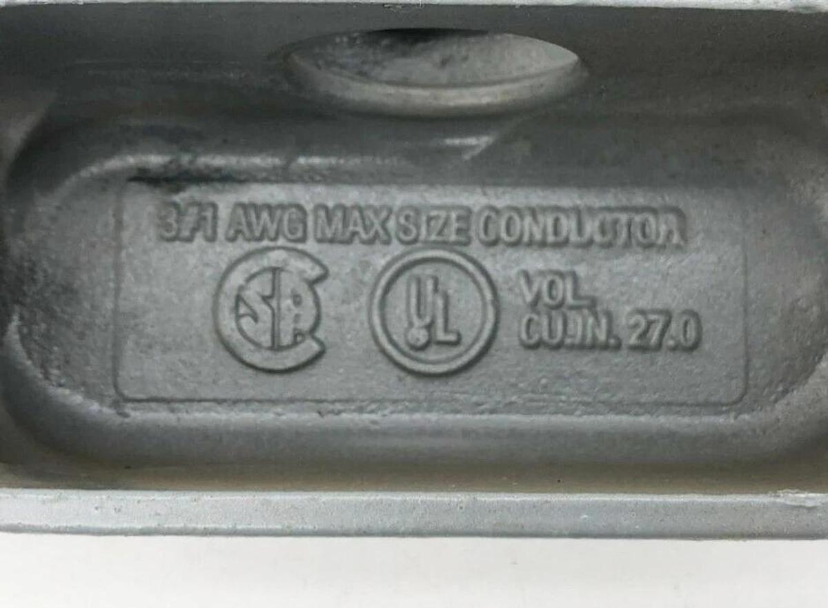 New Killark T57 1-1/2" Iron Conduit Outlet Body T-Type