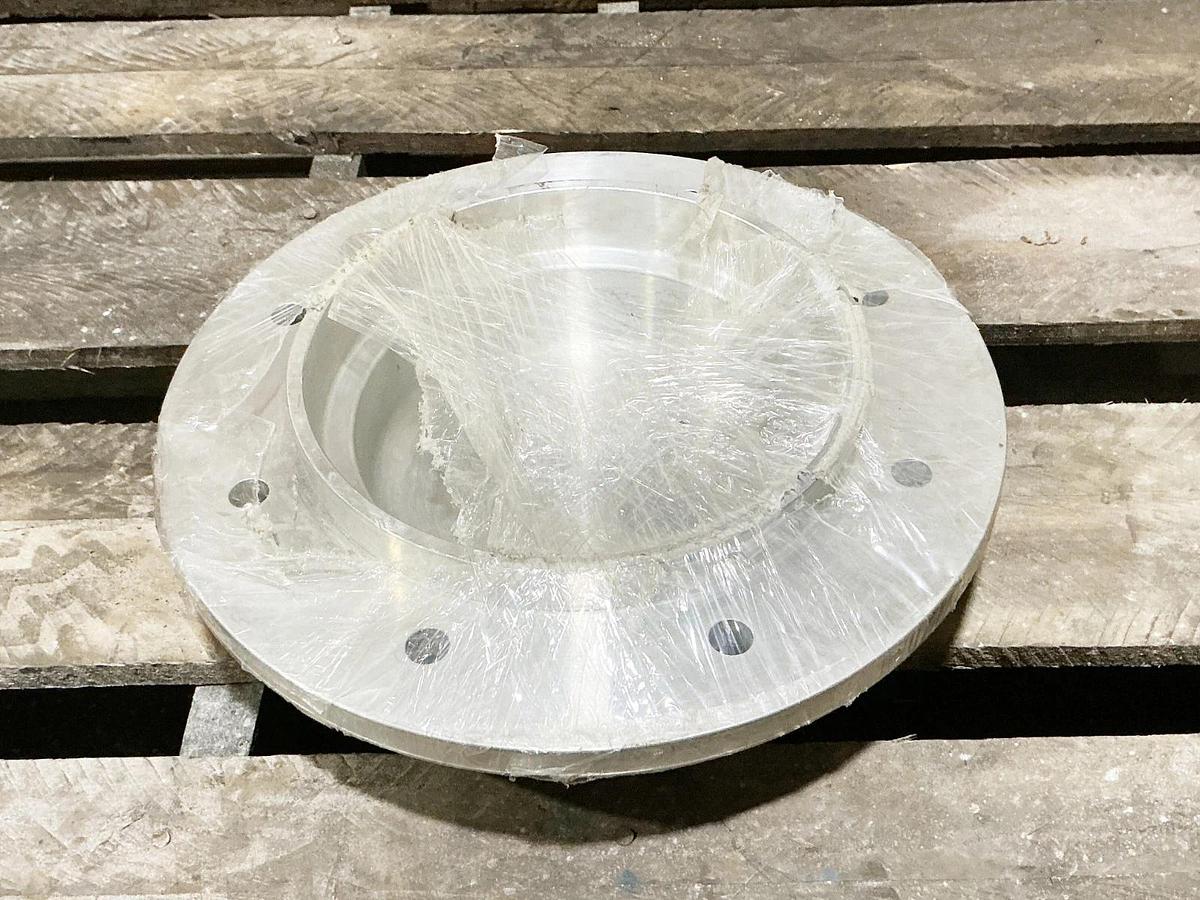 New Metso Paper 9N83039490 End Drive side Outer Held Bearing Cap - No Box